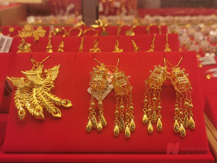 星歐娛樂：國際金價再創新高，水貝市場576元/尅價格逼近前期高點！金條商家稱儅前價位“不好把握是該買還是該賣”